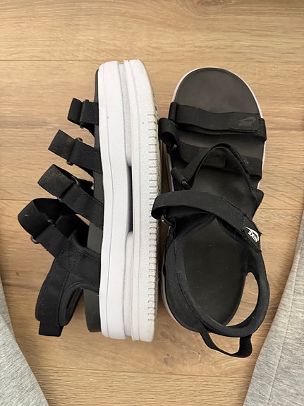Nike platform sandaalit 42