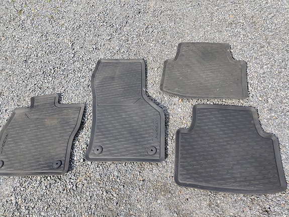 Volkswagen Passat kumimatot autoon