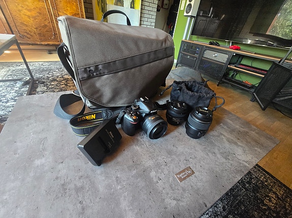 Nikon D5200 digijärkkäri, objektiivit ja tarvikkeet