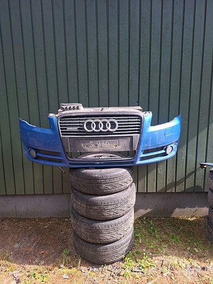 Audi A4 B7 etupuskuri sininen maskilla
