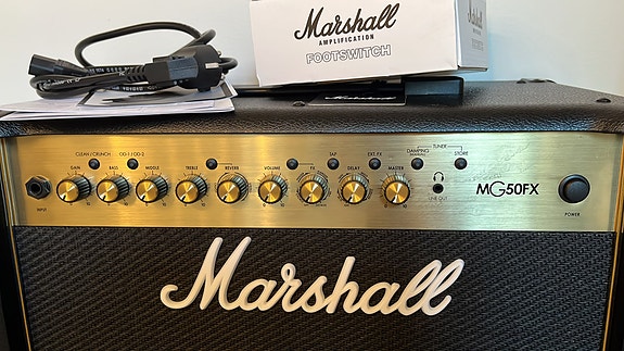 Myydään Marshall MG50FX vahvistin