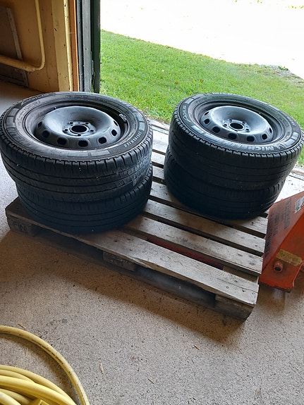 Michelin agilis 205/65 R 16 C kesärenkaat peltivanteilla
