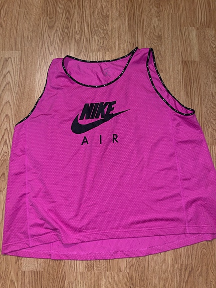 Nike toppi