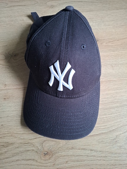 New Era lippis