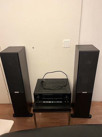 Pioneer VSX-824 AV-vahvistin ja lattiakaiuttimet