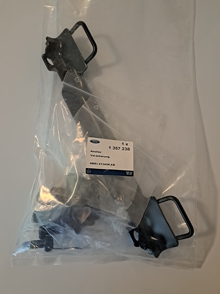 Ford Focus IsoFix -kiinnityssarjan turvakiinnike, osa 1 357 238