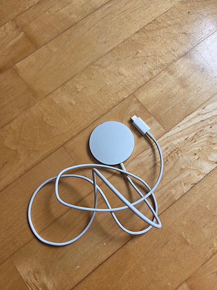 Magneettinen langaton laturi USB-C johdolla