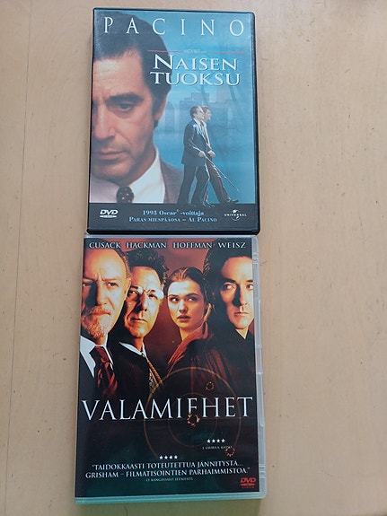 DVD-elokuvat Naisen tuoksu ja Valamiehet