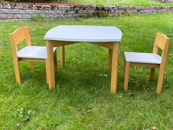 Lasten pöytä ja tuolit