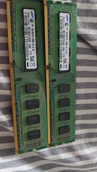 SAMSUNG 4GB DDR3 RAM muisti