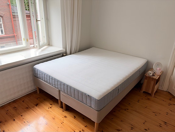 LAUVIK jenkkisänky 160x200 + patja + sijauspatja