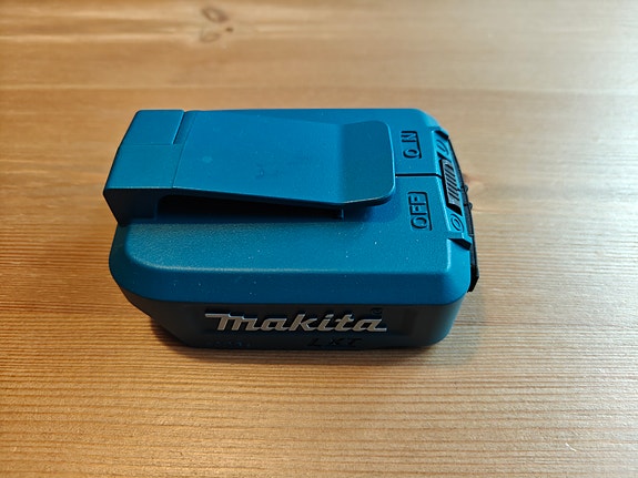 Makita 18V akku -> USB -adapteri