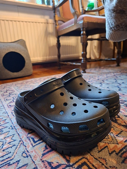 Crocs paksupohjaiset kengät