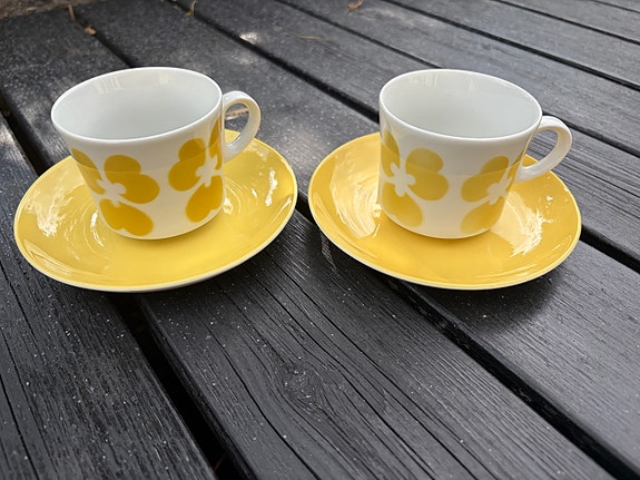 Arabia Orvokki kahvikupit  ja asetit (2kpl)