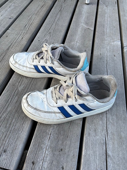 Adidas lasten tennarit koko 38 valkoinen sinisillä raidoilla unisex