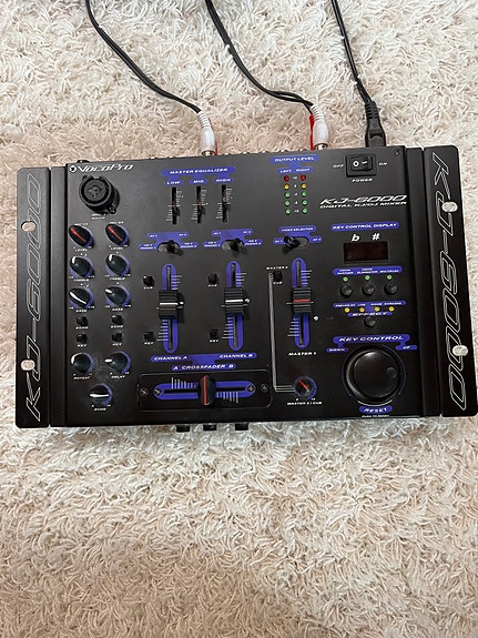 Voco-Pro KJ-6000 digital karaoke/dj mixer