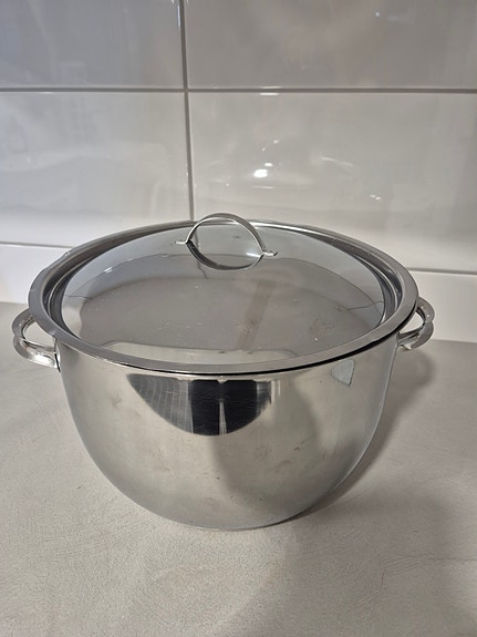 Iso kattila, ei käy induktioon