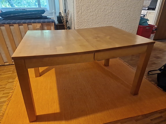 Vanha ruokapöytä ja 2 tuolia