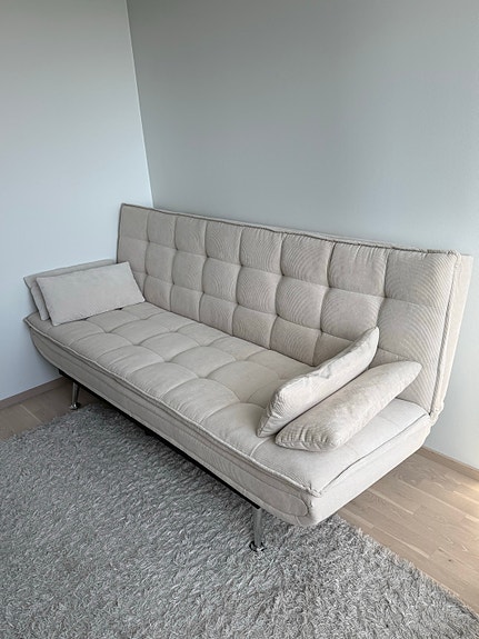 Beige vuodesohva