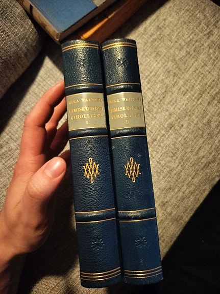 Mika Waltari Ihmiskunnan viholliset 1&2