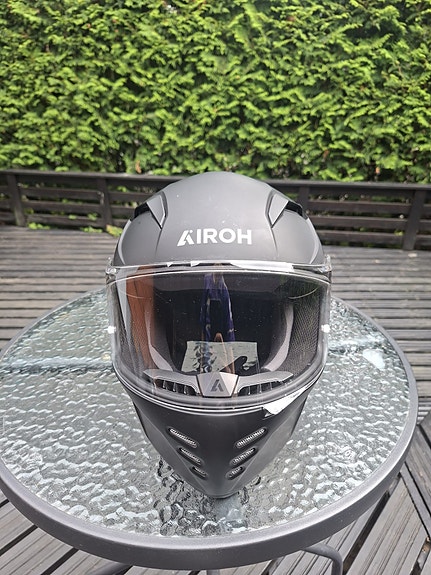Airoh kypärä S