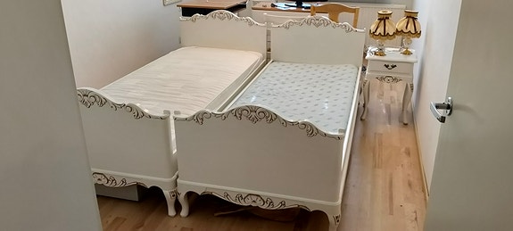 Laitala talonpoikais rokokoo sängyt yms