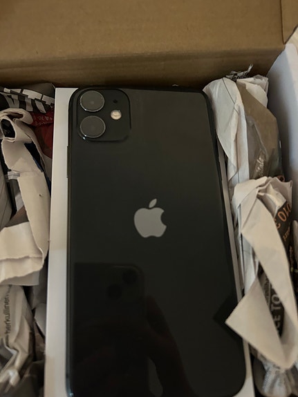 iPhone 11 + suojakuoret