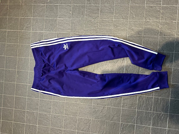 Adidas verkkarit