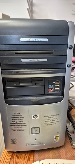 HP pöytätietokone celeron 2,4ghz