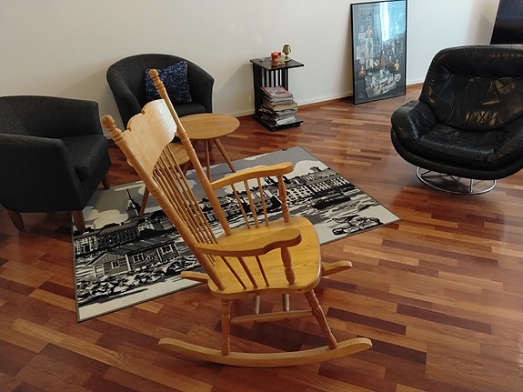 Myytäviä huonekaluja