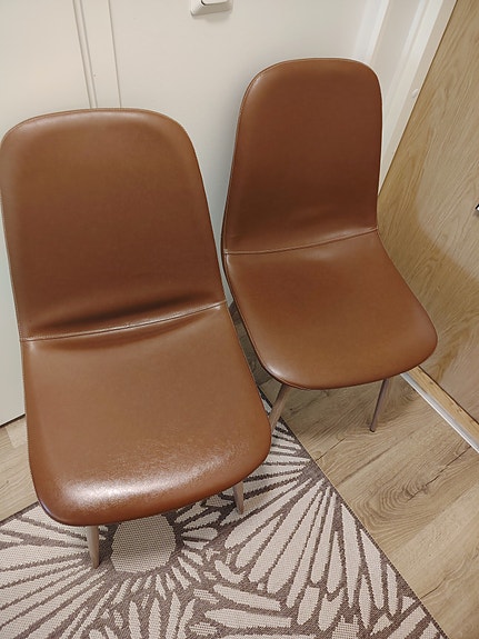 2 kpl Ruokapöydän tuoli, keinonahka