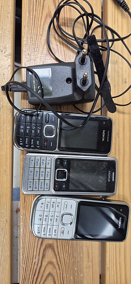 Nokia 6300 ja 2 x C2-01