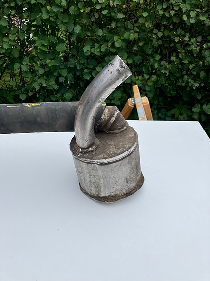 Pakoputken äänenvaimennin ja letku