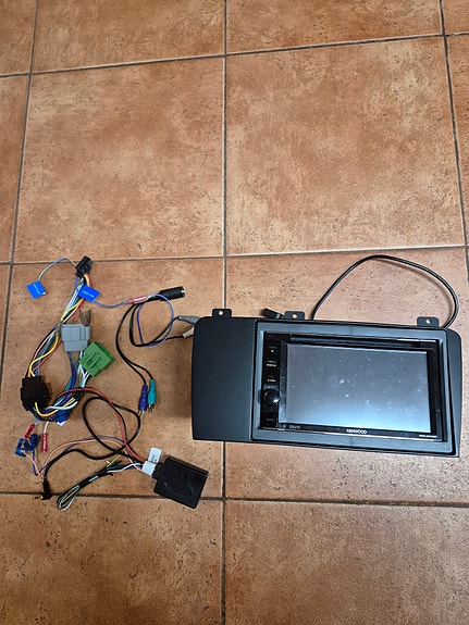 Volvo S60/V70 P2 2Din soitin + adapterit