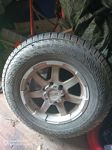 Hilux/ Land Cruiser talvirenkaat vanteilla
