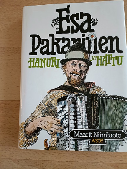 Esa Pakarinen, Hanuri ja hattu