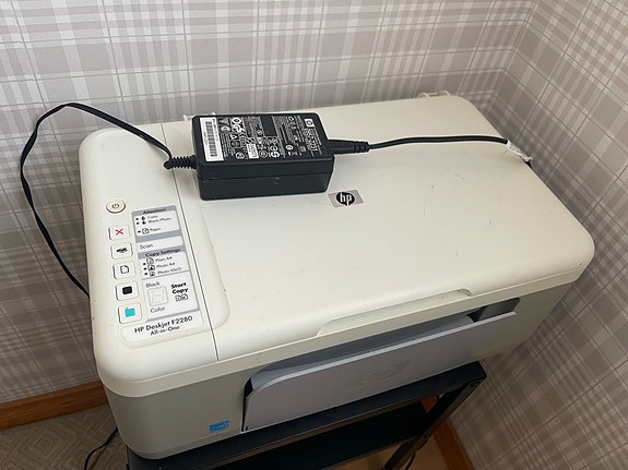 HP Deskjet F2280 monitoimitulostin skannerilla