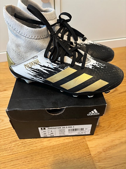 Adidas Predator jalkapallokengät 33
