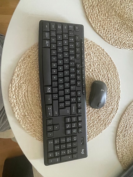 Logitech MK370 Combo langaton näppäimistö ja hiiri
