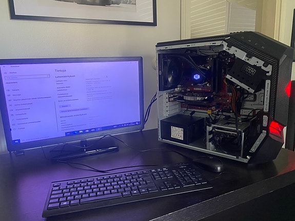 HP Omen 880 pelikone