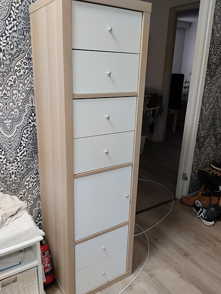Kallax-hylly, sekä laatikostot
