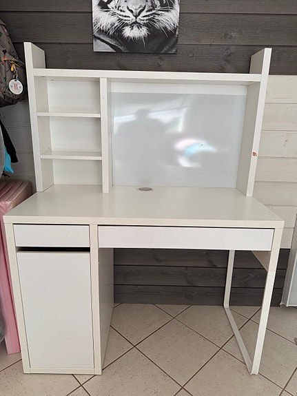 IKEA valkoinen työpöytä lisäosalla