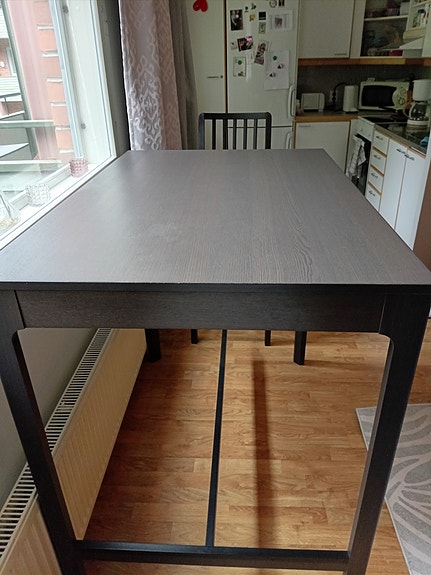 IKEA ruokapöytä ja tuolit, tummanruskea