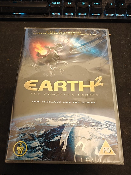 Earth2 DVD-boksi