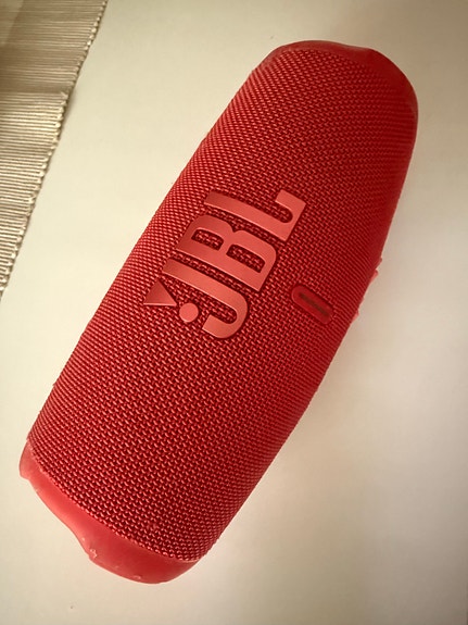 (VARATTU) JBL Charge 5 Bluetooth-kaiutin (VAATII KORJAUSTA)