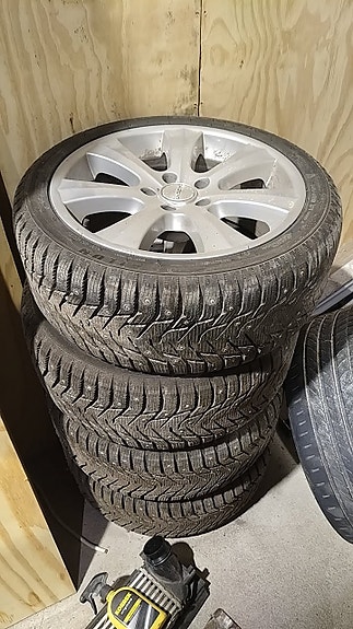 Bmw 18" nastarenkaat vanteilla