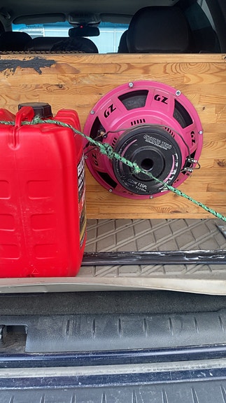 Ground Zero subwoofer ja SoundQubed vahvistin autoon