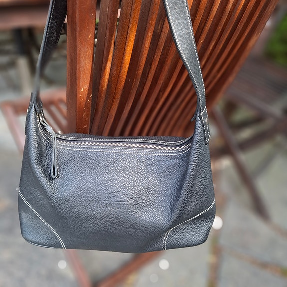 Longchamp nahkainen olkalaukku  musta