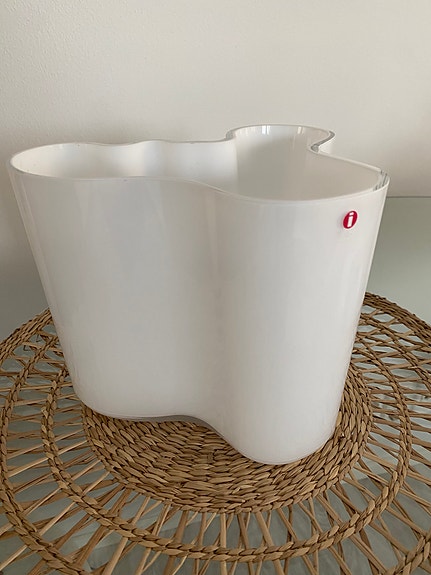 Alvar Aalto maljakko 160 mm, ALVAR AALTO leimasigneeraus ja tarra