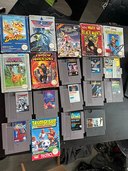 Nintendo NES 8-bit konsoli ja pelejä
